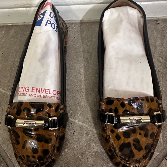 Coach Women's Patent Leather Leopard Print Flats Loafers Size 8 - Picture 2 of 7